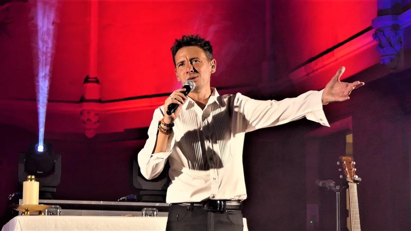 Damien Poyard en concert dans une église