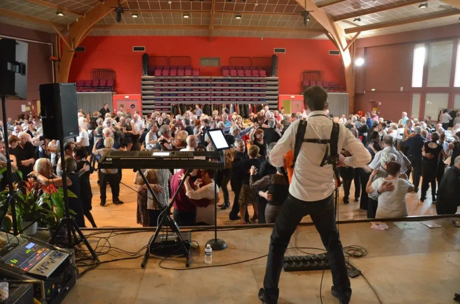 Damien Poyard face à une salle comble